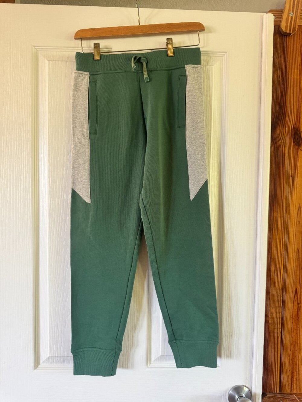 NWT crewcuts by J.Crew Colorblock Sweatpants for Boys, Size 12.